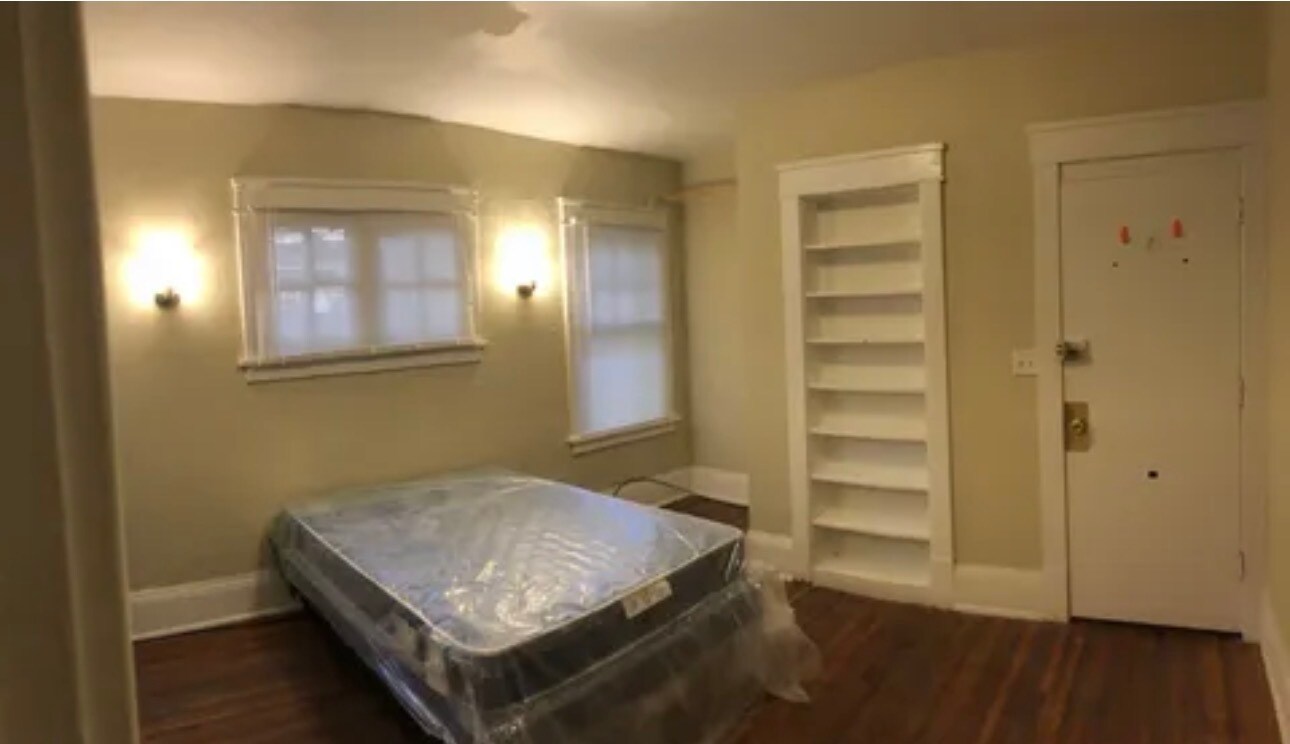 Building Photo - 804 W Oregon St