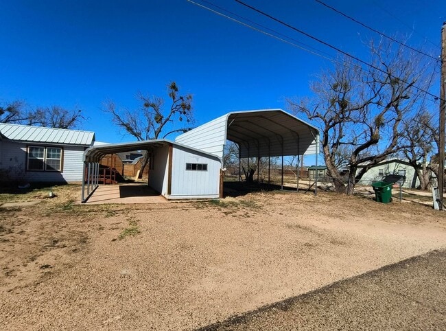 Building Photo - Charming and Spacious 3 bedroom, 2 bath home COMING SOON!