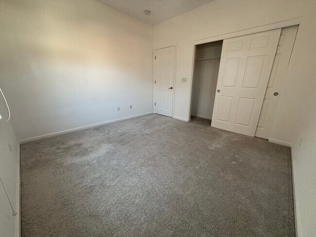 Building Photo - Gorgeous 4 Bed, 3.5 Bath in Brentwood