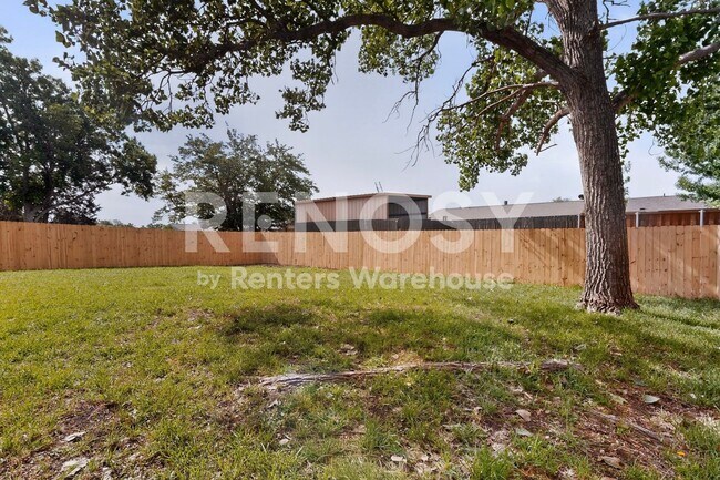 Building Photo - Carrollton GEM Ready For Move-in  ****Rent Concession - 2nd Month Free****