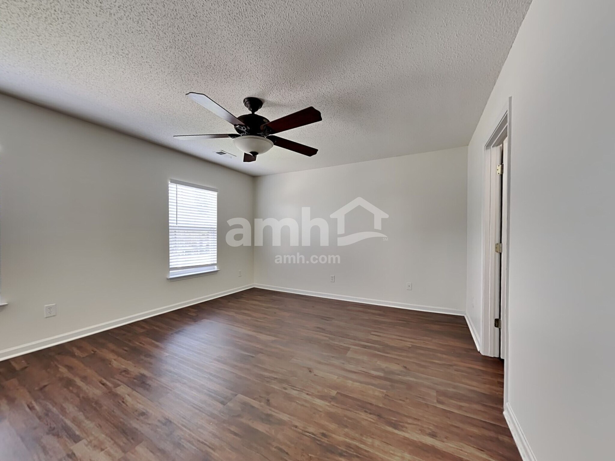 Building Photo - 425 Green Park Ln