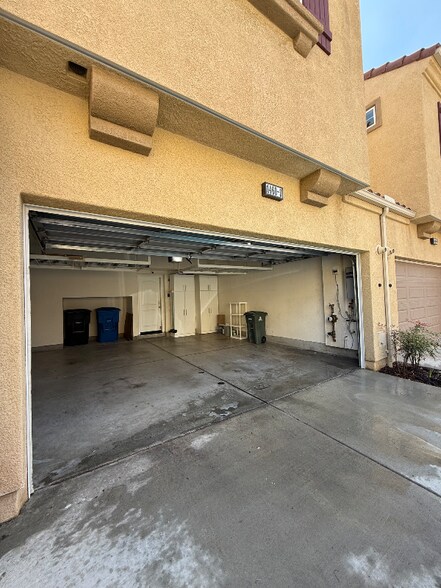 Building Photo - 1460 Mockingbird Ct