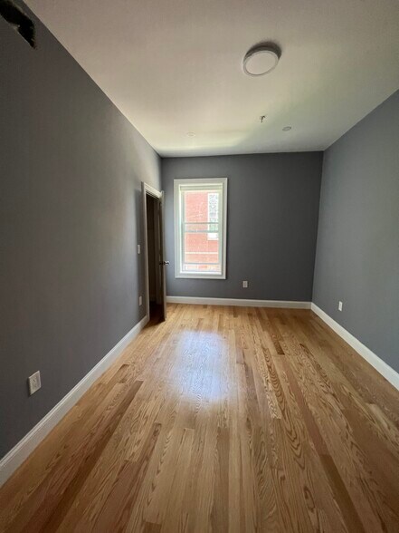 Building Photo - 339 Cambridge St