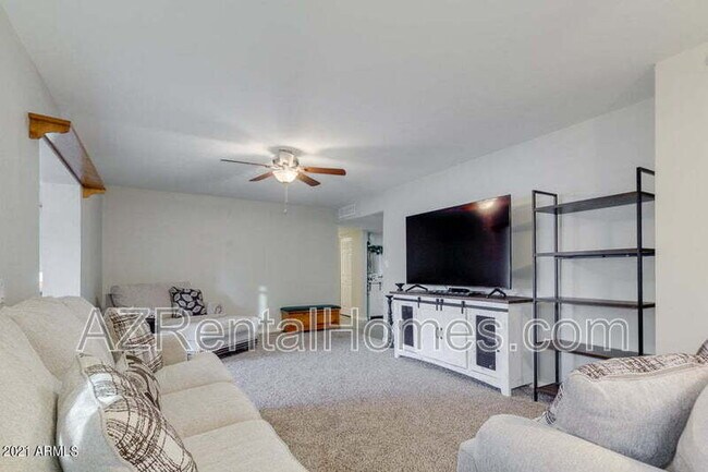 Building Photo - 2110 W De Palma Cir