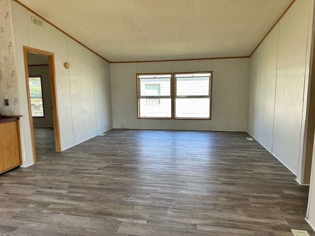 Building Photo - 119 Silver Maple Dr