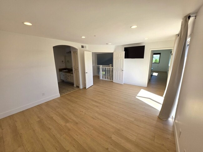 Building Photo - Gorgeous Entertainers Dream Home