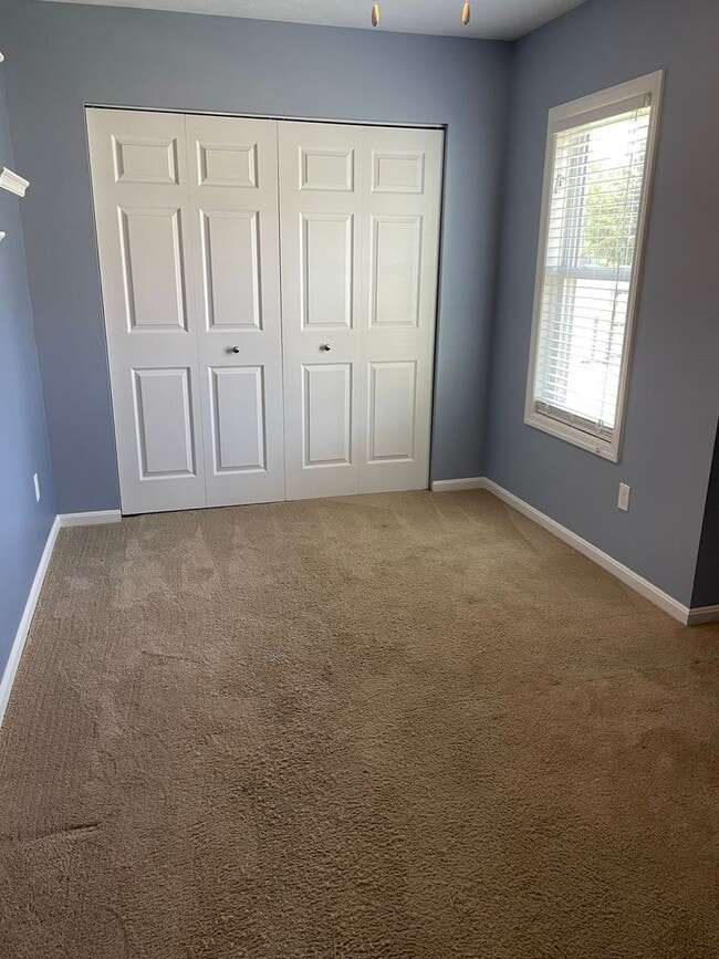 Building Photo - Single Family Home 2 bed For Rent in Quiet Neighborhood in SE Erie!