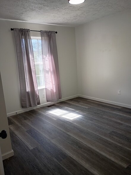 Building Photo - 384 Highland Dr