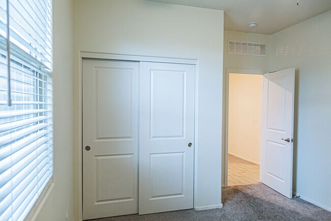 Building Photo - 10741 W Harrigan Dr