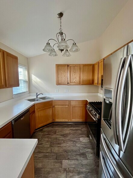 Building Photo - 1123 Bristol Ct