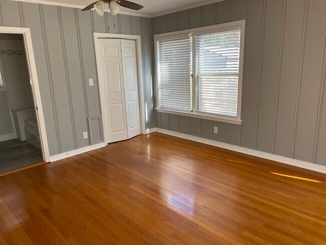 Building Photo - Remodeled Broadmoor Beauty