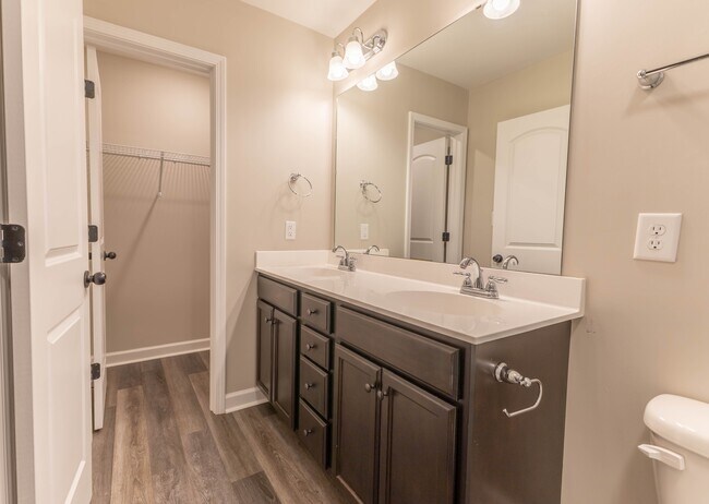 Building Photo - 270 Breakwater Dr