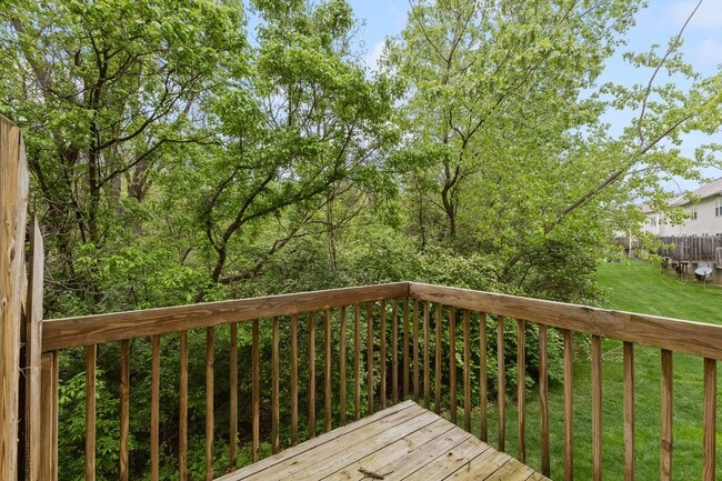 Building Photo - Modern 2-Bed Townhome with Vaulted Master & Private Deck – Prime Columbus Location!