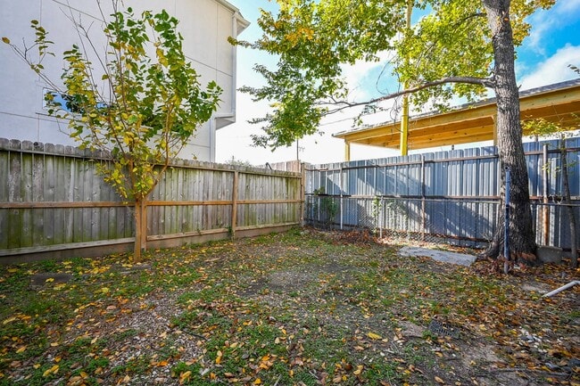 Building Photo - 1507 Laird St