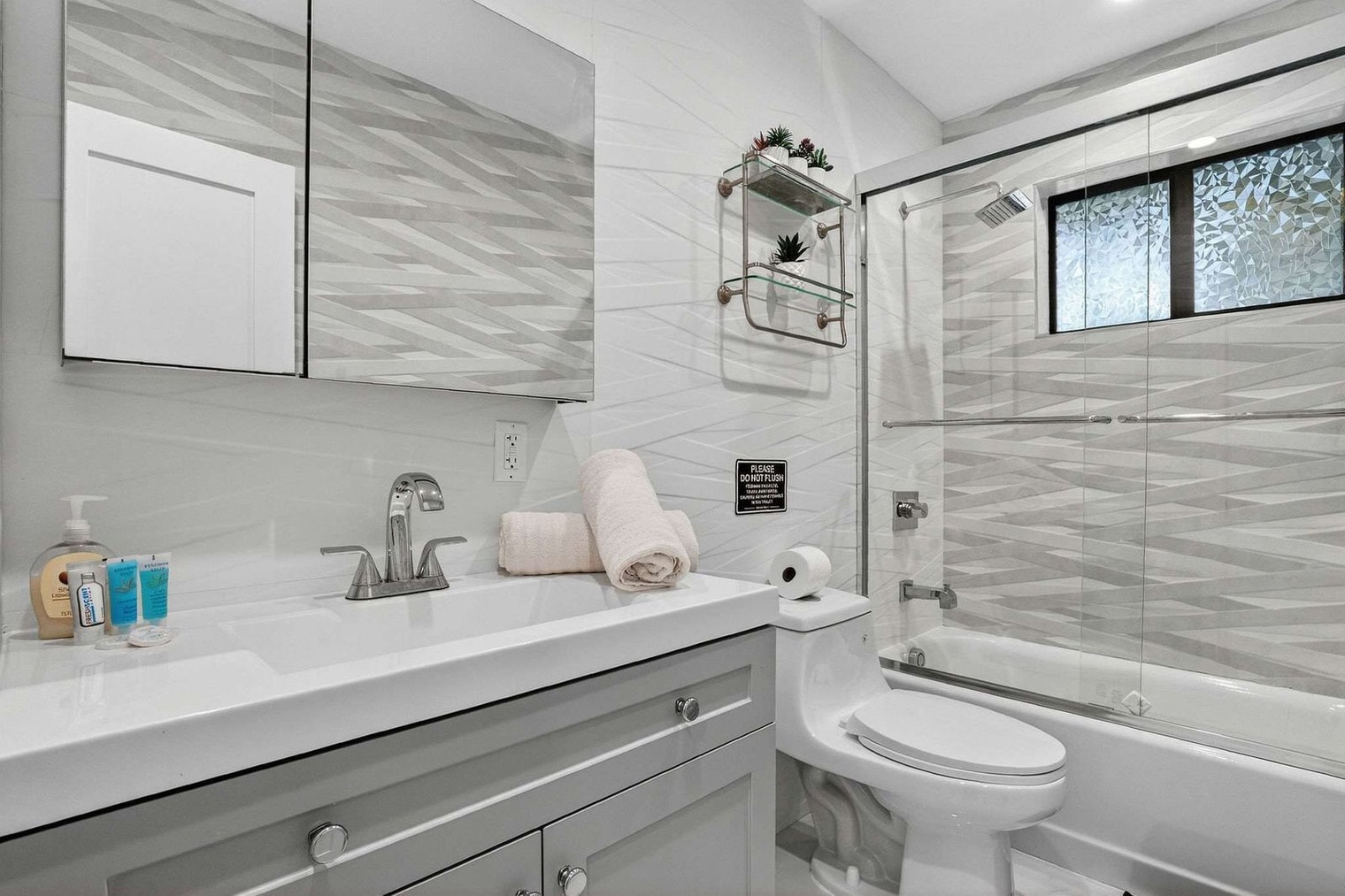 Building Photo - 17835 NE 6th Ave