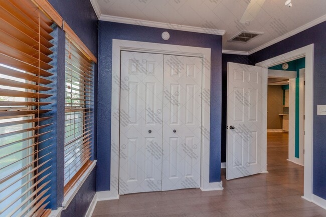 Building Photo - Cozy 2/BR 2/BA One-Level Home with Sunroom & Stainless Steel Kitchen