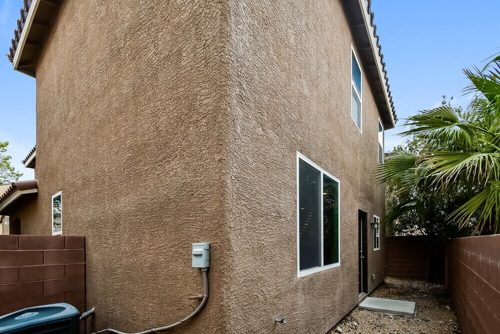 Building Photo - 10549 Seasonable Dr