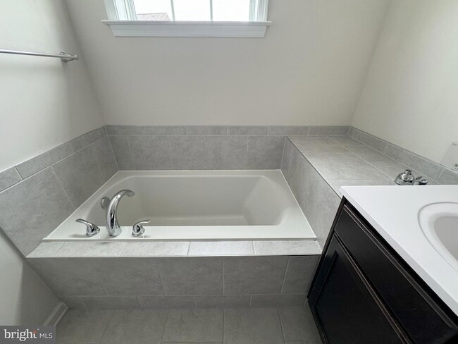 Building Photo - 9067 Fox Stream Way