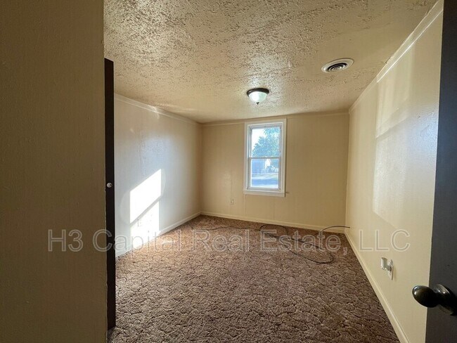 Building Photo - 119 Sinclair Ave