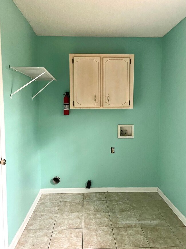 Building Photo - WINTER MOVE-IN SPECIAL: 50% OFF 1st FULL MONTH'S RENT!**