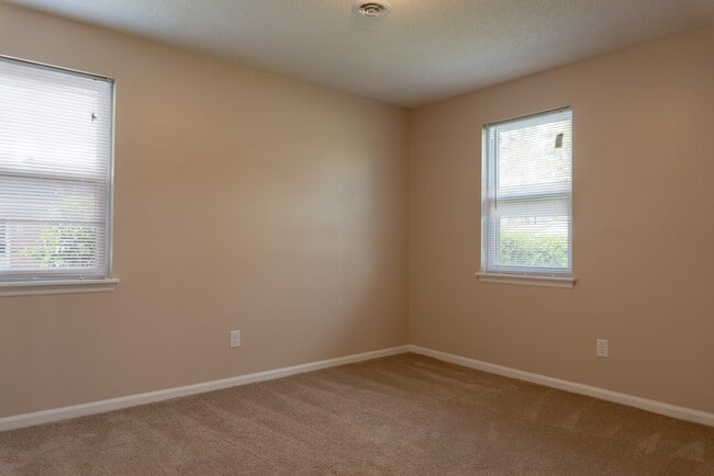 Building Photo - 2708 E Antler Dr