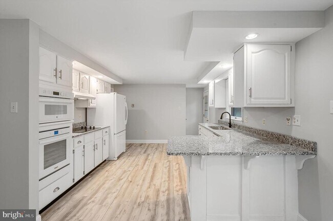 Building Photo - 813 Leeds Manor Ln