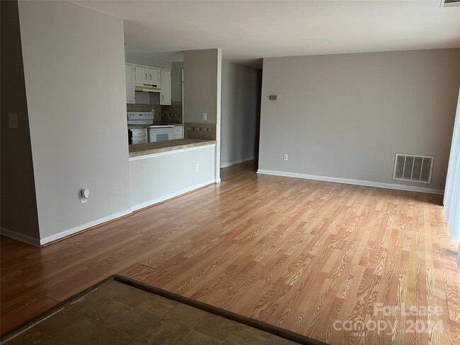 Building Photo - 1645 Arlyn Cir