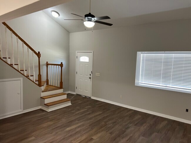 Building Photo - 476 Sand Lime Rd