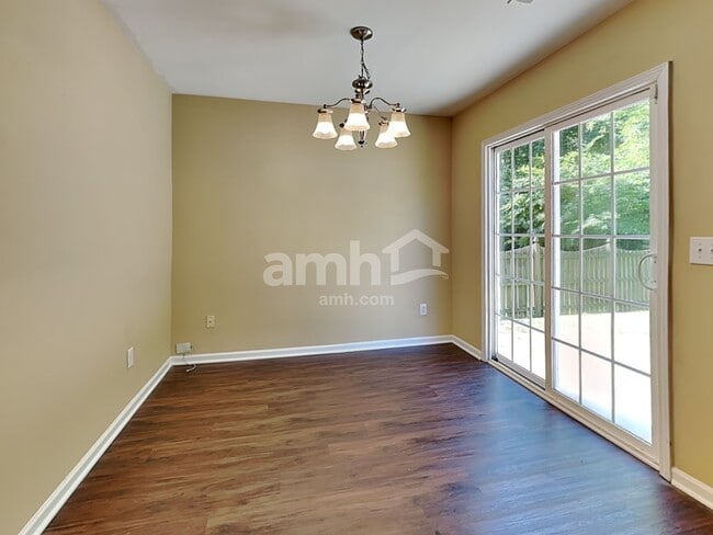 Building Photo - 14 Bluestem Ct