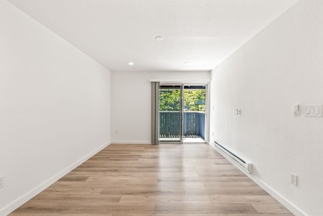 Building Photo - 421 Piccadilly Pl