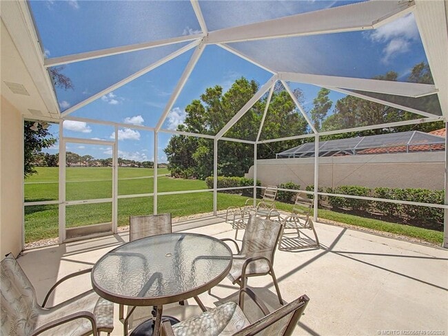 Building Photo - 8357 SE Double Tree Dr