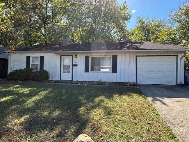 Building Photo - Spacious 3 bedroom home with large backyard deck!