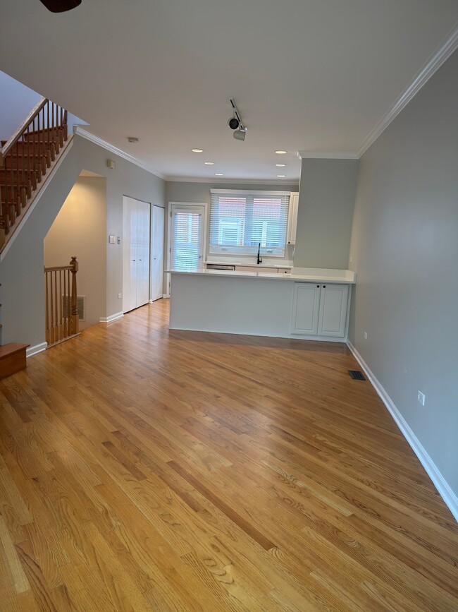 Building Photo - 2809 N Wolcott Ave