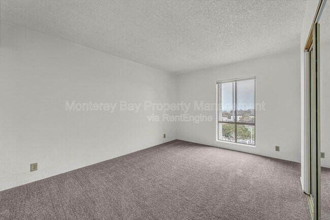 Building Photo - 500 Glenwood Cir