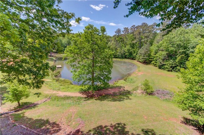 Building Photo - 2870 Roanoke Rd