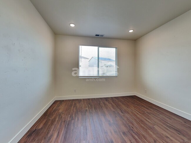 Building Photo - 9358 W Clancy St