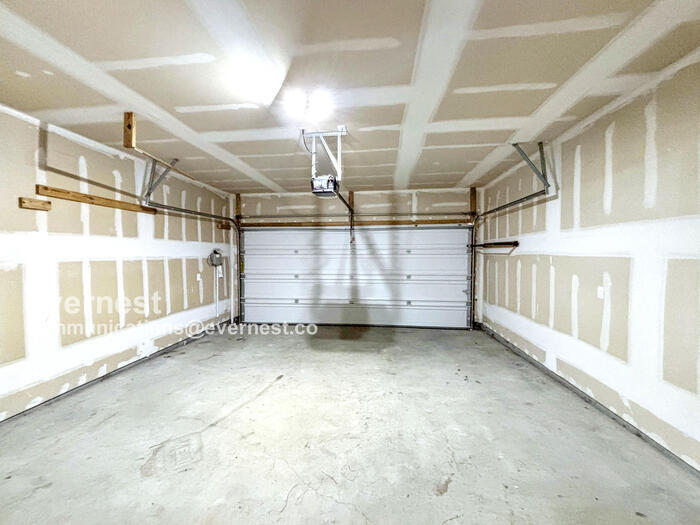 Building Photo - 218 Independence Ave