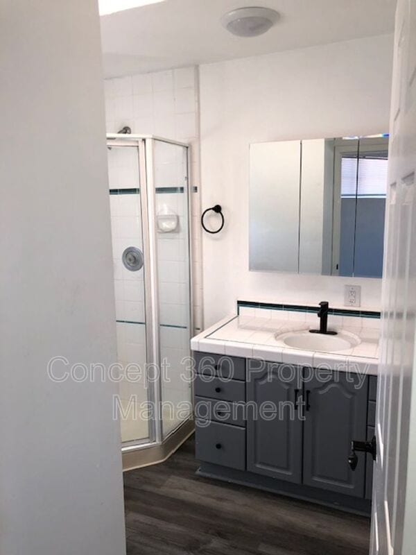 Building Photo - 4517 E Lavante St