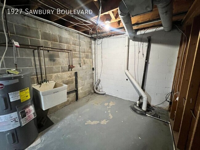 Building Photo - 1927 Sawbury Blvd