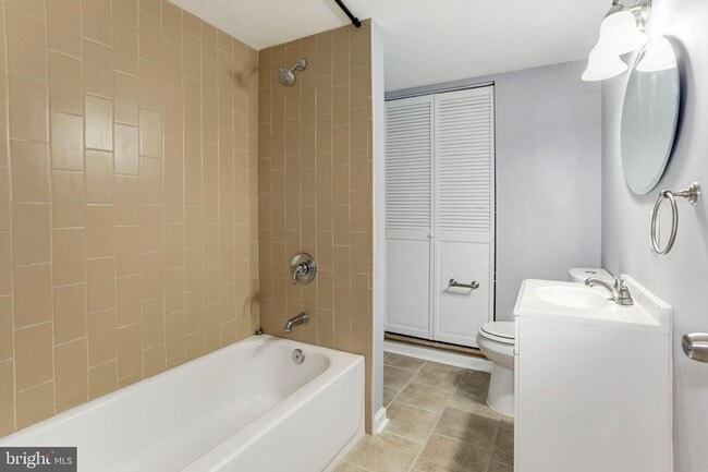 Building Photo - Spacious single family home with full basement