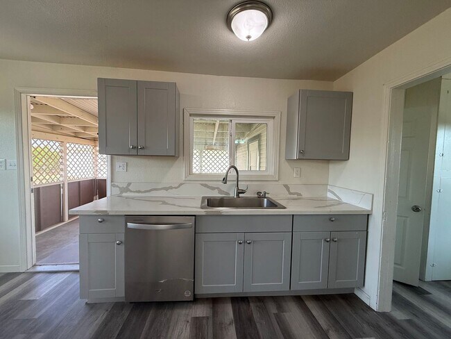 Building Photo - Updated Country Home with Shop!!