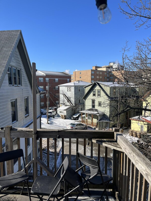 Building Photo - 240 W Lakelawn Pl