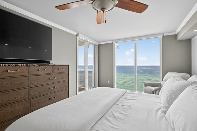 Building Photo - 16711 Collins Ave