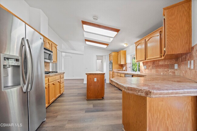 Building Photo - 1057 E La Loma Ave