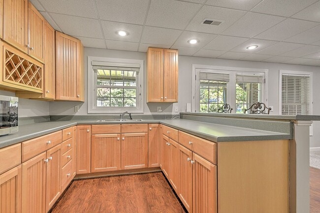 Building Photo - 9 Wayland Ct