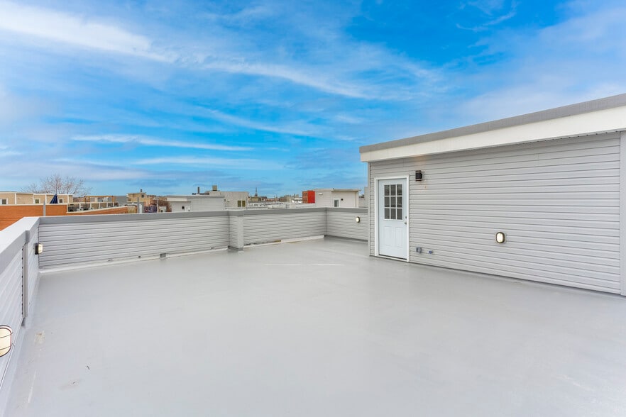 Building Photo - 2120 Berges St