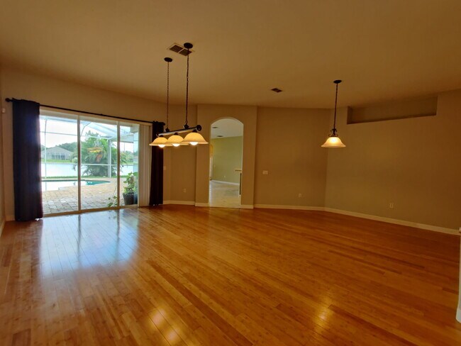 Building Photo - 22646 Cliffside Way