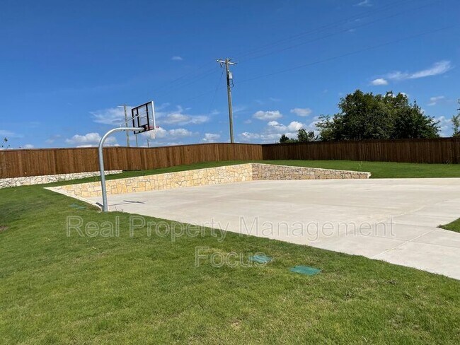 Building Photo - 837 Clark Dr