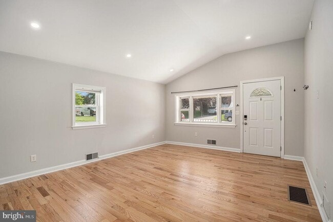 Building Photo - 235 Roberts Ave