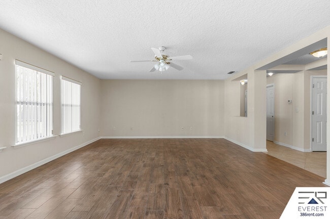 Building Photo - 9 Waywood Pl